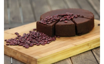 KIRMIZI FASULYEYLİ KEK